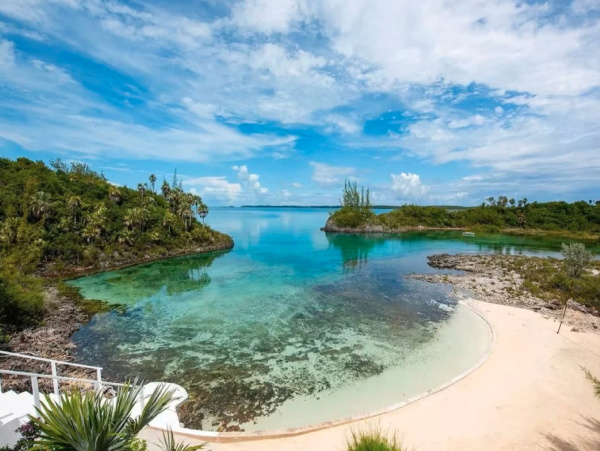 Luxurious Beachfront Estate in Eleuthera